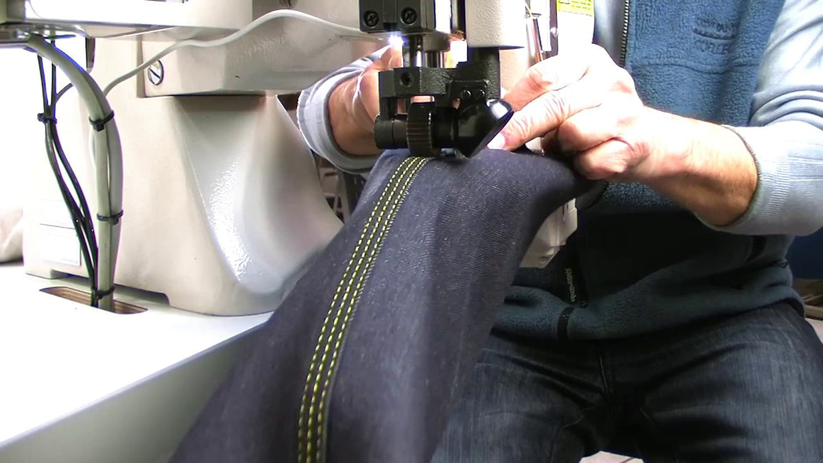 SPEEDWAY SW35800DNU 3 Needle Feed of the Arm Chainstitch For Jeans with Differential Industrial Sewing Machine Assembled with Servo Motor, Table and Stand Included