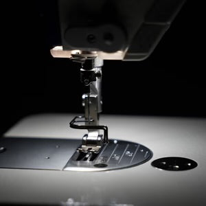 SPEEDWAY AI4 Material Recognition Automatic Direct Drive Lockstitch Sewing Machine with Electronic Tension & Thread Trimmer Complete Assembled with Table and Stand Included